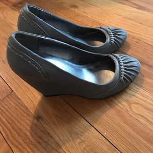 Gray wedges